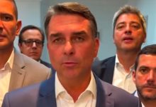 "Eu não vou compactuar com censura", diz Flávio Bolsonaro após debate ser cancelado