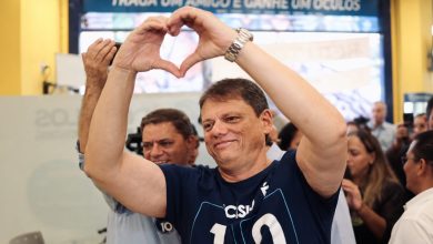 Tarcísio supera Haddad e confirma reeleição ao governo de SP no 1º turno