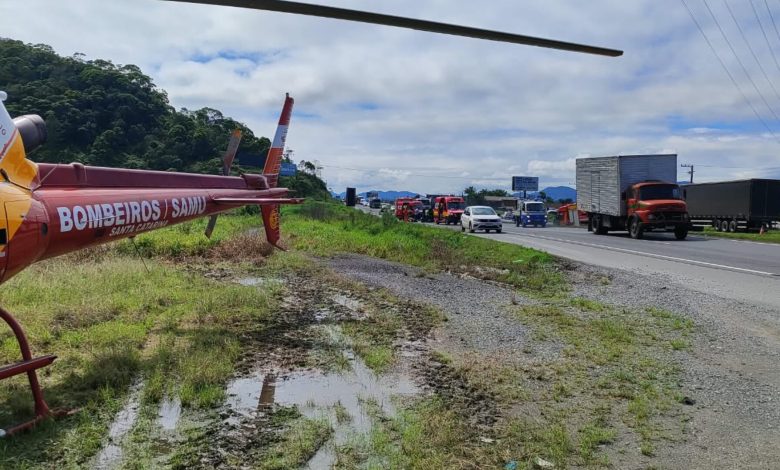 Motociclista morre após bater na traseira de caminhão na BR-470, em Gaspar