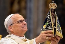 Papa Leão XIV homenageia Nossa Senhora Aparecida no Vaticano e pede proteção aos brasileiros