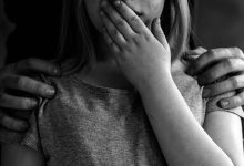 Suspeito de beijar enteada de 7 anos é linchado e mãe deixa menina para trás em Ibirama