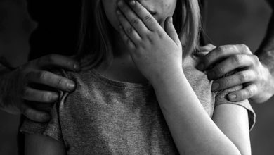 Suspeito de beijar enteada de 7 anos é linchado e mãe deixa menina para trás em Ibirama