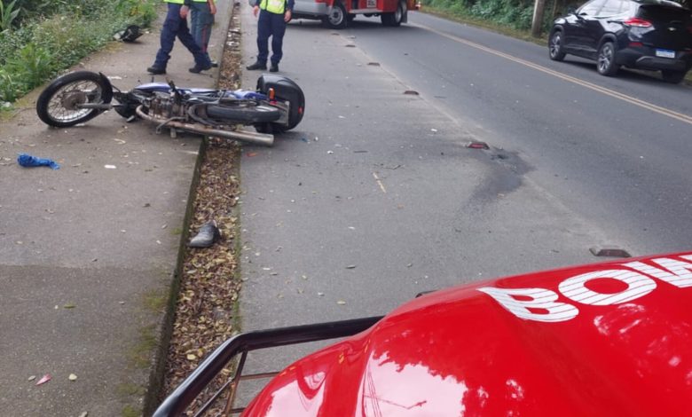 Motociclista de 63 anos morre após colidir contra carro em Blumenau