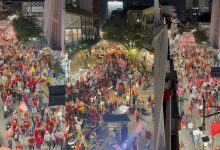 Manifestação em apoio a Lula reúne milhares de pessoas no Centro de Blumenau