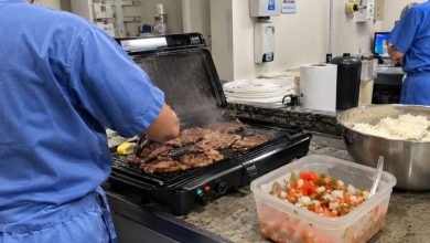 Funcionária é demitida por justa causa após preparar churrasco dentro de UTI de hospital
