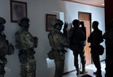 Menina de 4 anos mantida refém pelo pai é resgatada pelo Bope em SC