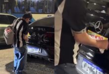 Homem cola adesivos de Lula em carros sem autorização e acaba tendo que retirar em SC