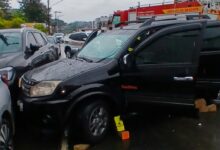 Criança fica ferida após EcoSport atingir dois carros estacionados em Ascurra
