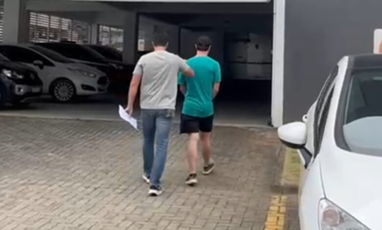 Dono de loja é preso suspeito de aplicar golpes com scooters elétricas em Blumenau