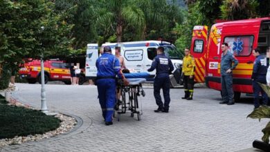 Menino é resgatado após ficar 40 segundos submerso em piscina de hotel em Gaspar