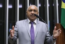 Tiririca despenca nas urnas, recebe 5 mil votos no Ceará e fica fora da Câmara