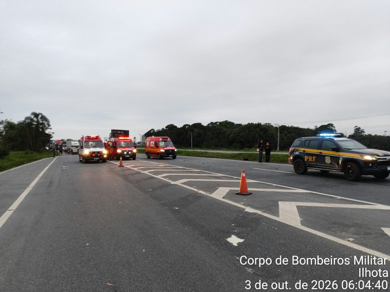 Dois acidentes seguidos fecham a BR-470 e deixam três feridos em Ilhota