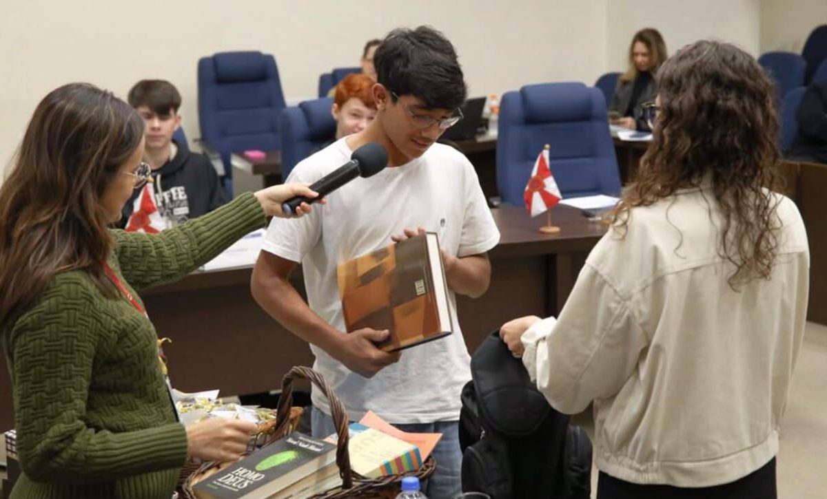 Parlamento Jovem debate saúde mental e divulga Projeto Arcos do Amanhã