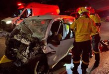 Jovem de 26 anos morre após bater carro contra caminhão estacionado em SC
