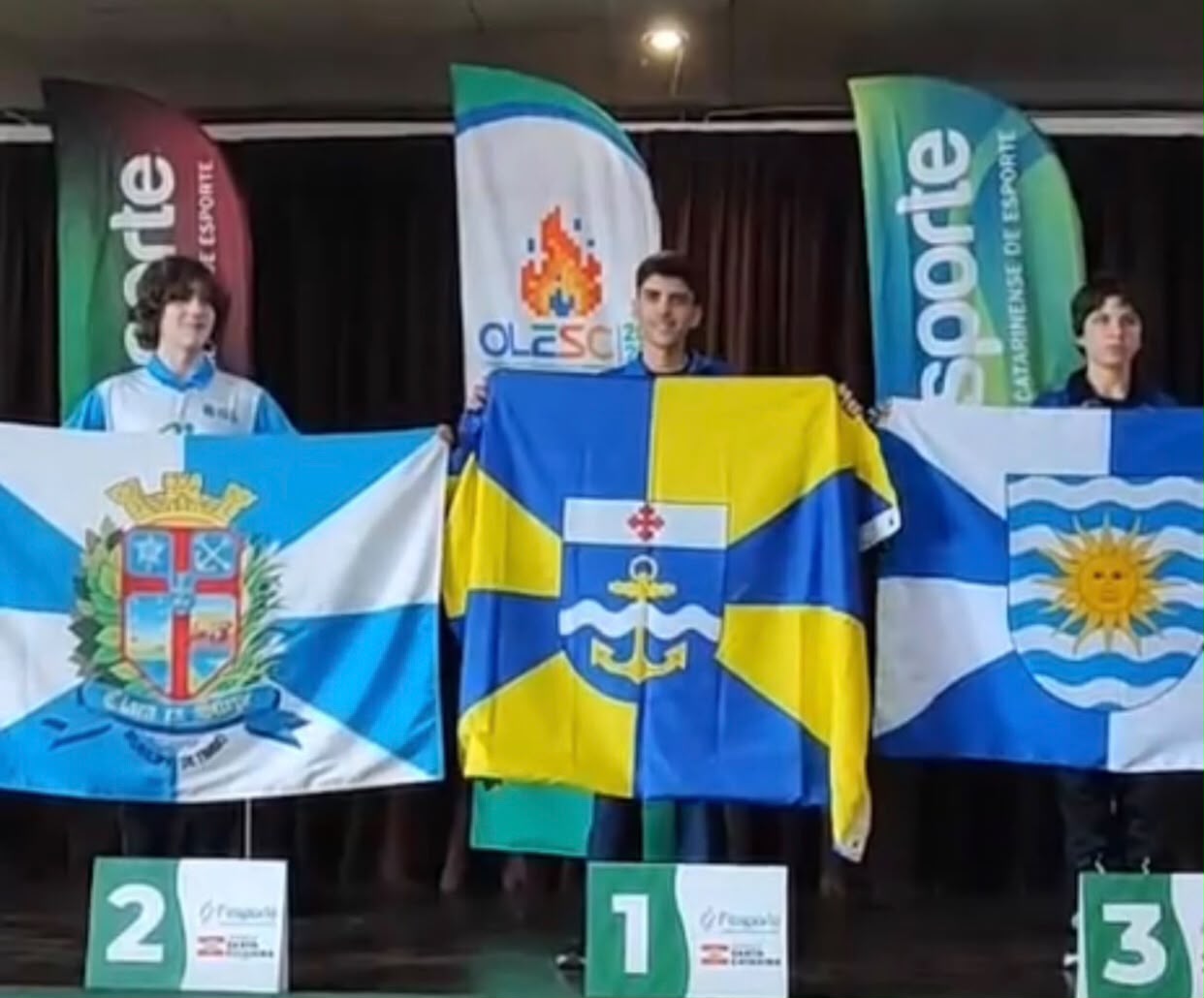 Jovens de Timbó brilham no xadrez e conquistam medalhas na Olesc