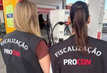 Procon multa postos em Blumenau por falta de notas e aumentos injustificados