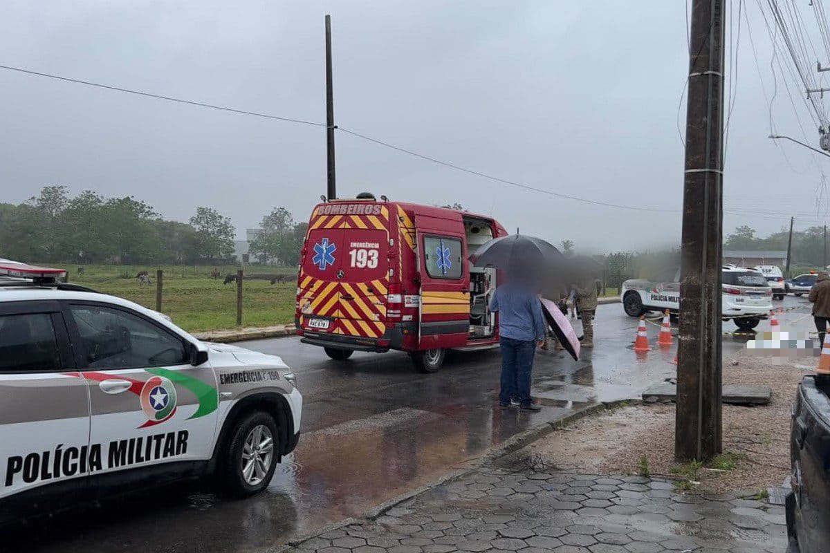 Homem com faca tenta entrar em creche e acaba morto pela PM em SC