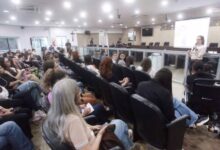 Blumenau reúne estudantes e especialistas para conscientização sobre o câncer