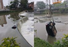 Carro despenca barranco abaixo e acaba dentro do Rio Benedito em Timbó