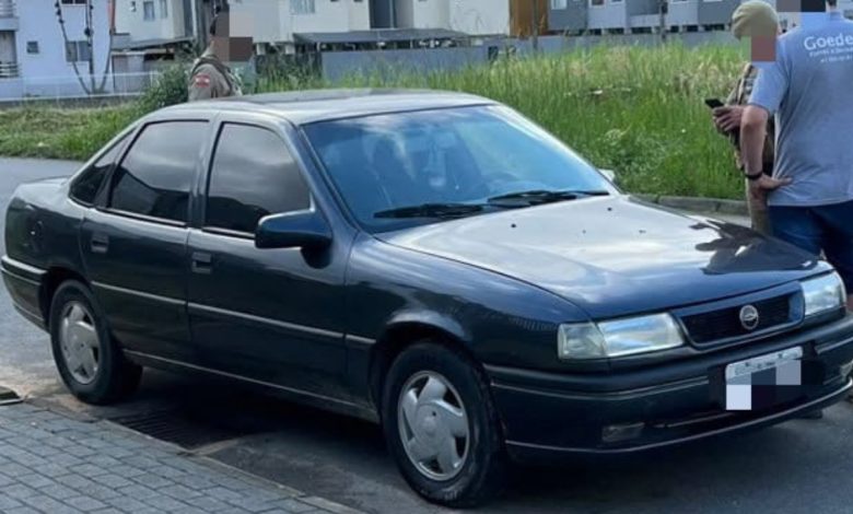 Carro furtado com chave na ignição é recuperado no outro dia em Timbó