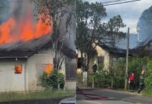 Casa fica destruída após ser atingida por incêndio em Blumenau