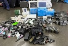 Ônibus rumo a Indaial escondia armas, haxixe e R$ 1,6 mi em fundo falso