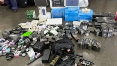 Ônibus rumo a Indaial escondia armas, haxixe e R$ 1,6 mi em fundo falso