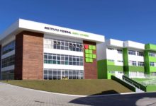 Pichações misóginas e referências nazistas são encontradas em banheiros do IFSC
