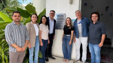 Timbó homenageia professor Tibério Valcanaia com nome em prédio da Educação