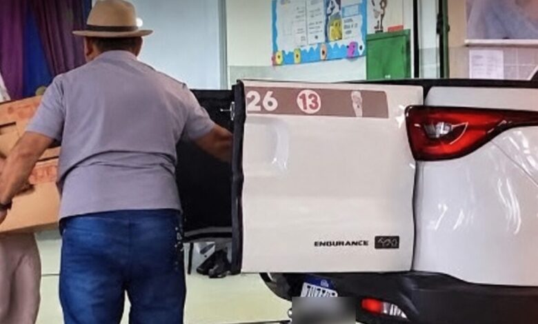 Justiça Eleitoral esclarece que transporte de urnas em caminhonete com adesivo partidário não afetou votos