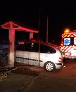 Mulher morre após ser atropelada na garagem de casa em Blumenau