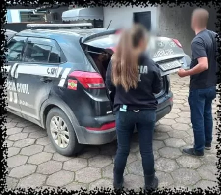 Homem é preso após lesionar ex-namorada e esfaquear gato em Timbó