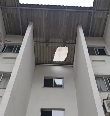 Homem morre após cair de telhado em residencial de Indaial